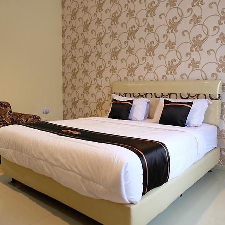 Oyo 1616 Hotel Central City 2 Tanjung Pandan Dış mekan fotoğraf