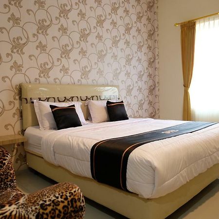 Oyo 1616 Hotel Central City 2 Tanjung Pandan Dış mekan fotoğraf