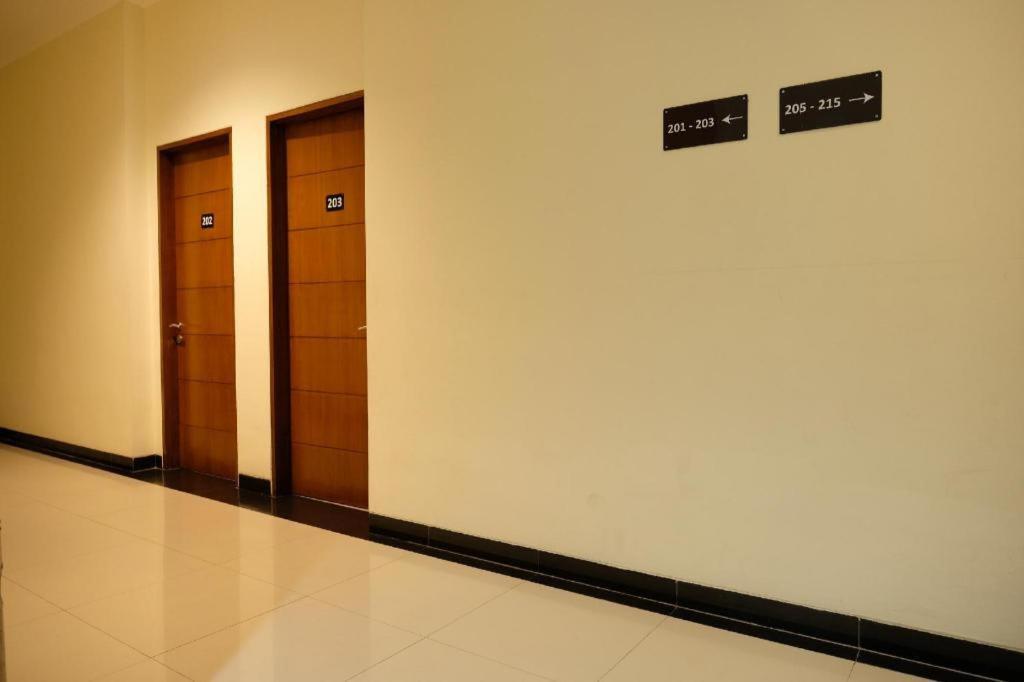 Oyo 1616 Hotel Central City 2 Tanjung Pandan Dış mekan fotoğraf
