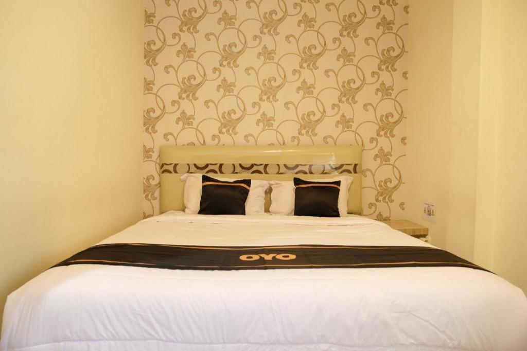 Oyo 1616 Hotel Central City 2 Tanjung Pandan Dış mekan fotoğraf