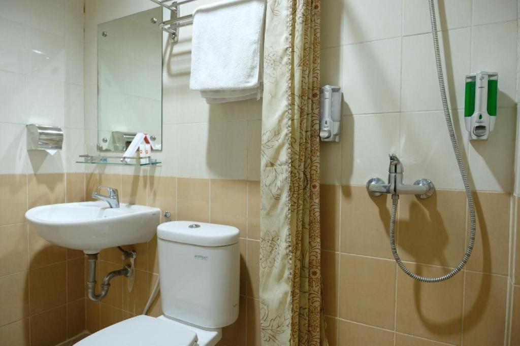 Oyo 1616 Hotel Central City 2 Tanjung Pandan Dış mekan fotoğraf