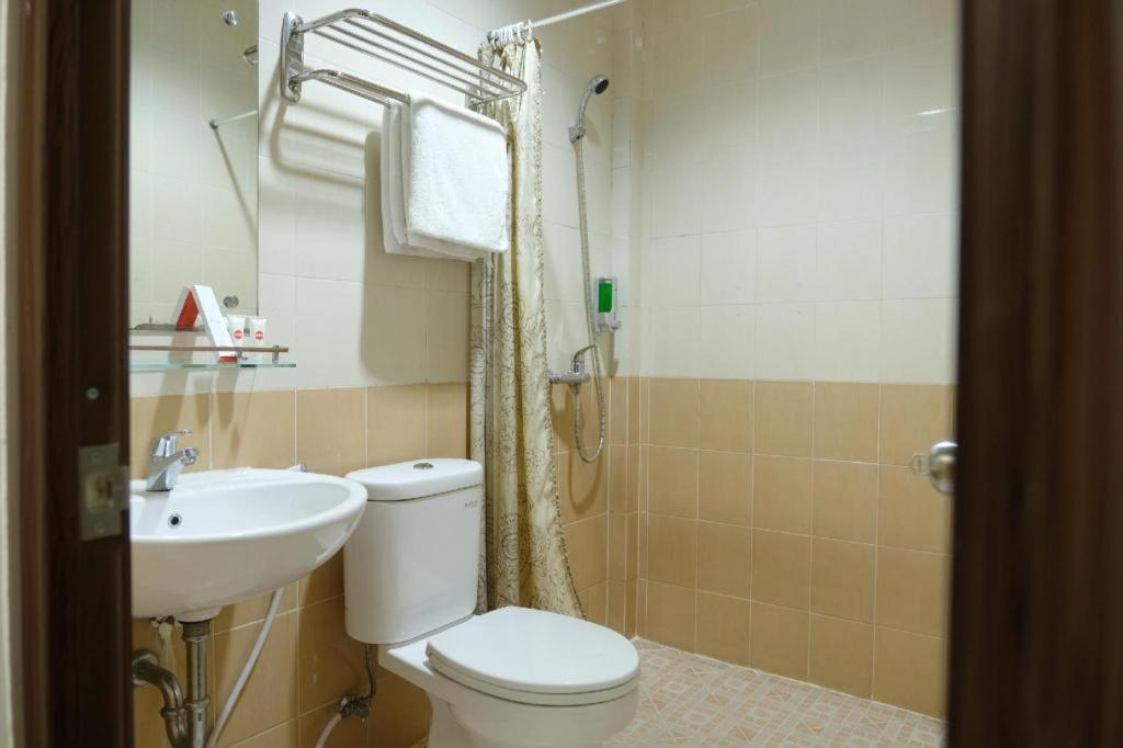 Oyo 1616 Hotel Central City 2 Tanjung Pandan Dış mekan fotoğraf