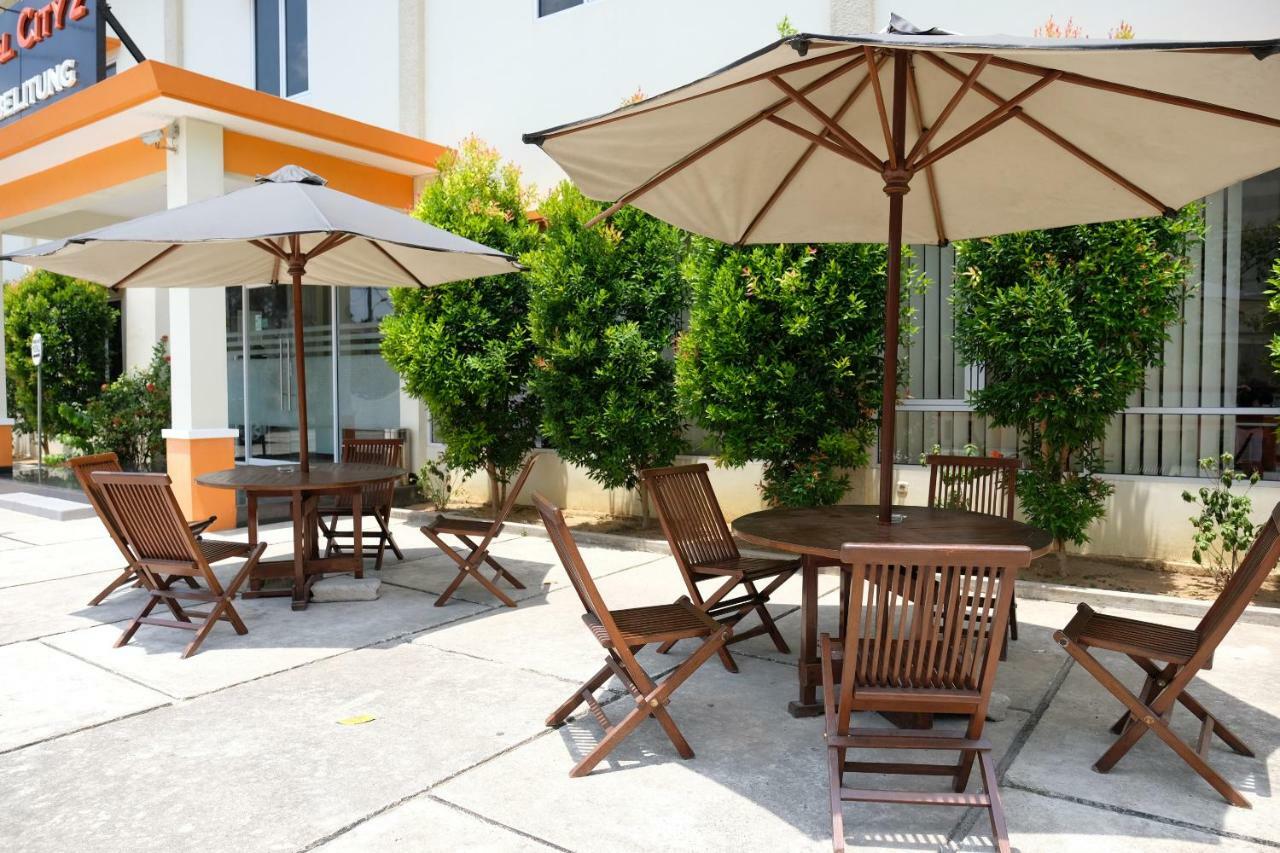 Oyo 1616 Hotel Central City 2 Tanjung Pandan Dış mekan fotoğraf