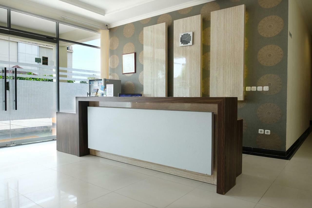 Oyo 1616 Hotel Central City 2 Tanjung Pandan Dış mekan fotoğraf