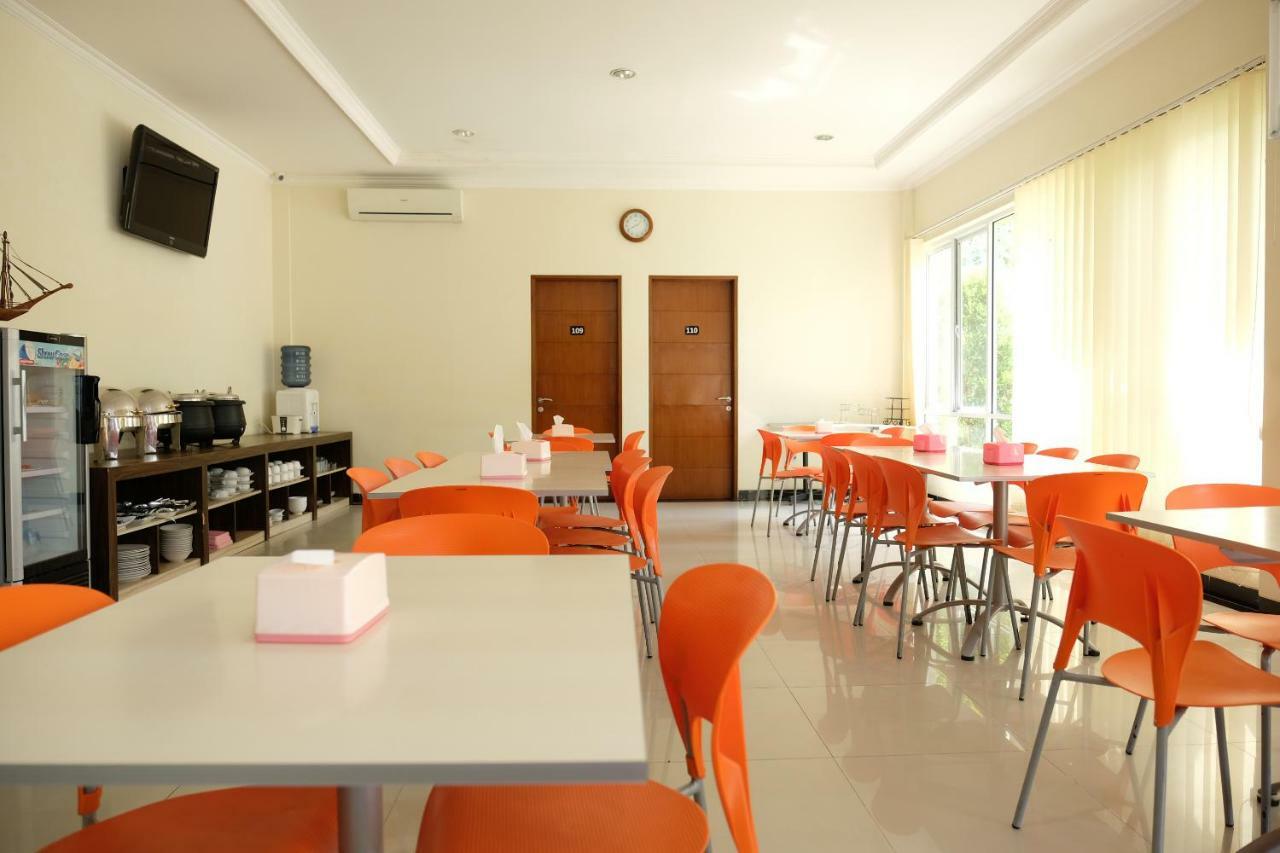 Oyo 1616 Hotel Central City 2 Tanjung Pandan Dış mekan fotoğraf