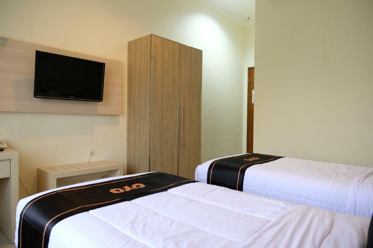 Oyo 1616 Hotel Central City 2 Tanjung Pandan Dış mekan fotoğraf