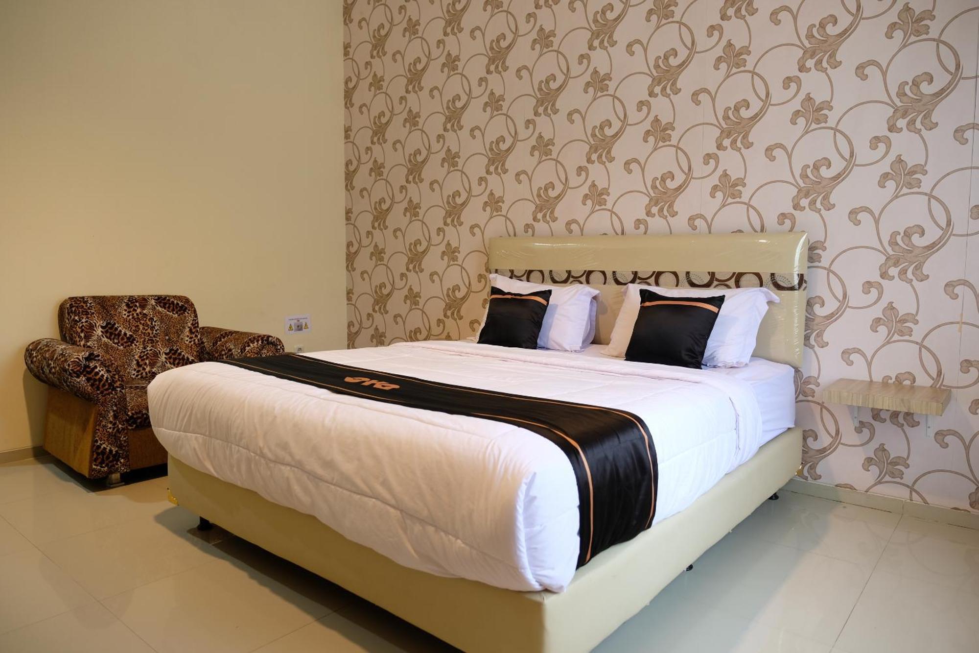 Oyo 1616 Hotel Central City 2 Tanjung Pandan Dış mekan fotoğraf
