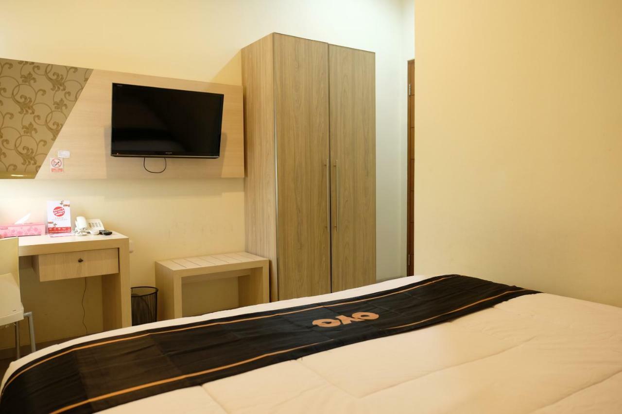 Oyo 1616 Hotel Central City 2 Tanjung Pandan Dış mekan fotoğraf
