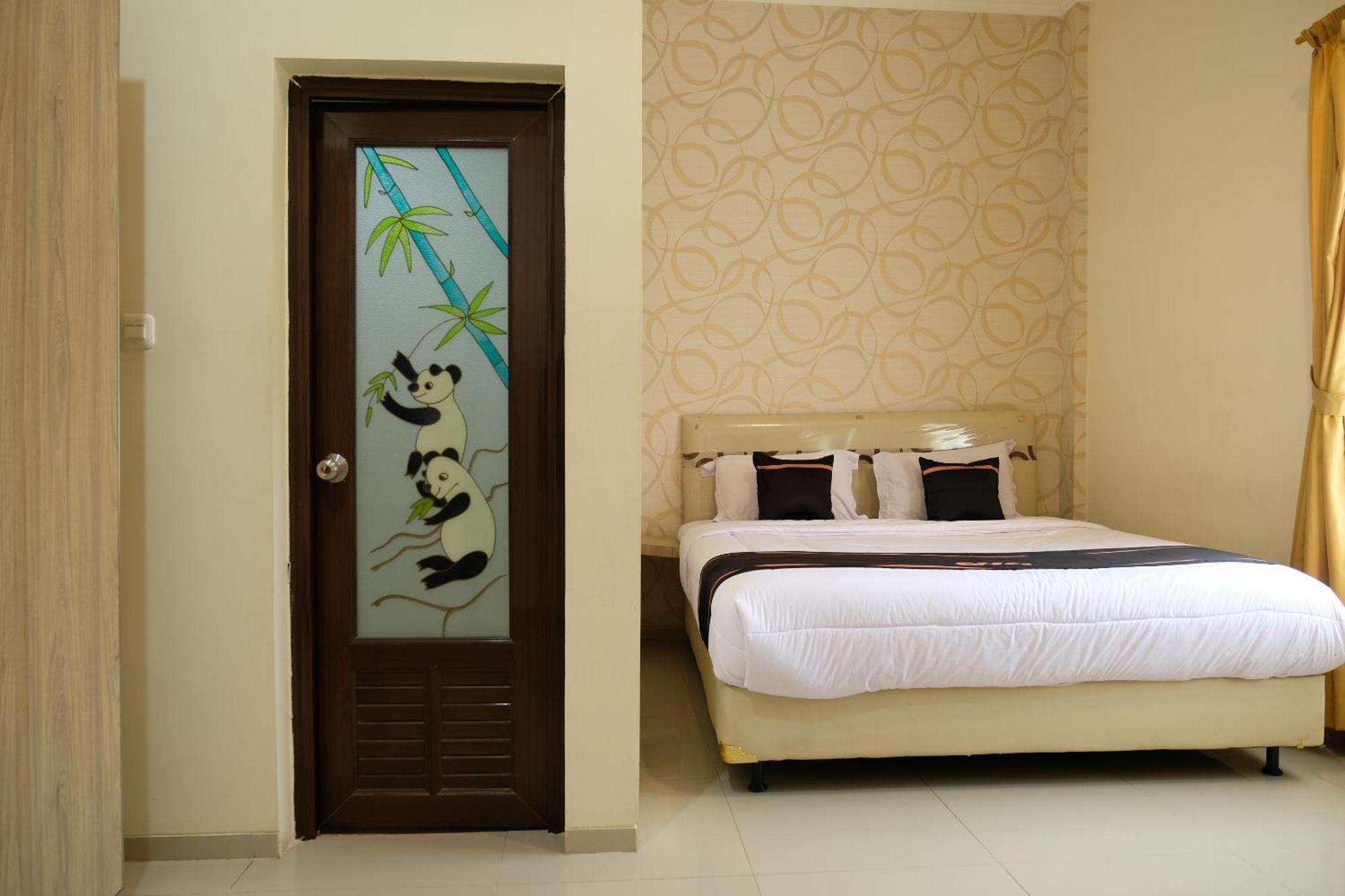 Oyo 1616 Hotel Central City 2 Tanjung Pandan Dış mekan fotoğraf