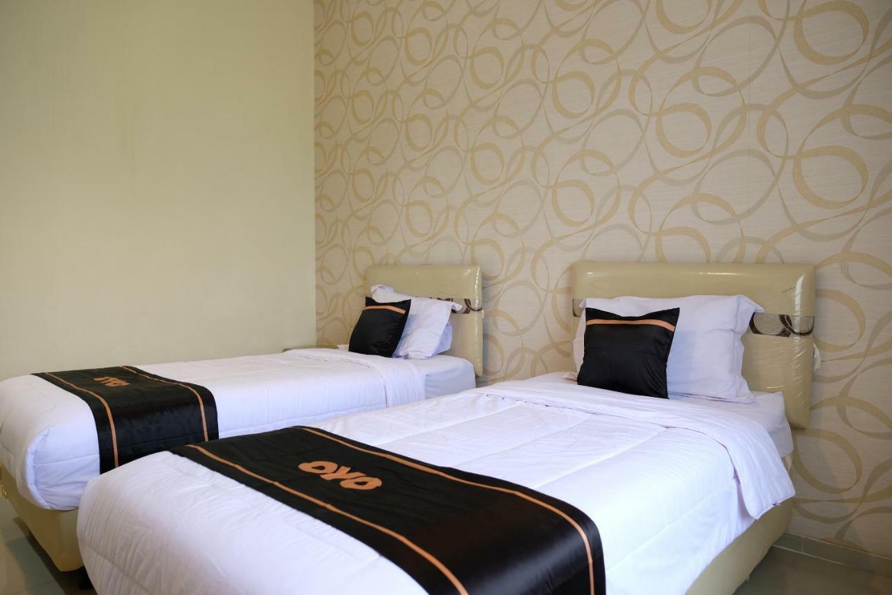 Oyo 1616 Hotel Central City 2 Tanjung Pandan Dış mekan fotoğraf