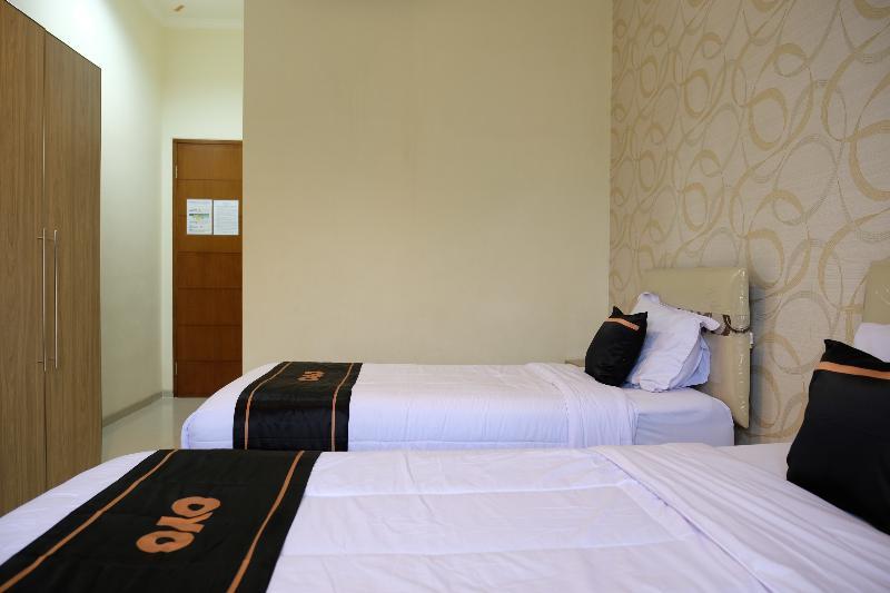 Oyo 1616 Hotel Central City 2 Tanjung Pandan Dış mekan fotoğraf