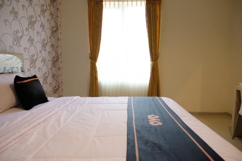 Oyo 1616 Hotel Central City 2 Tanjung Pandan Dış mekan fotoğraf