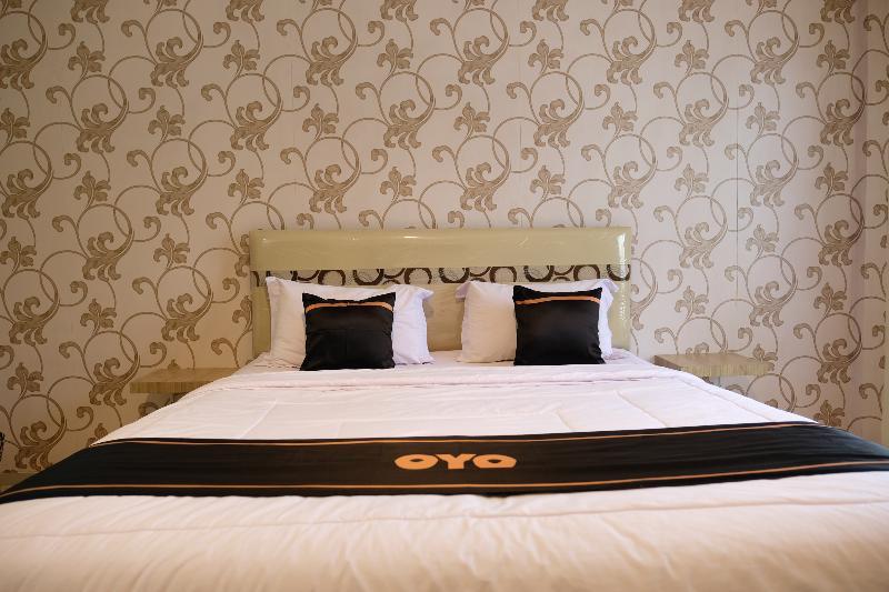 Oyo 1616 Hotel Central City 2 Tanjung Pandan Dış mekan fotoğraf