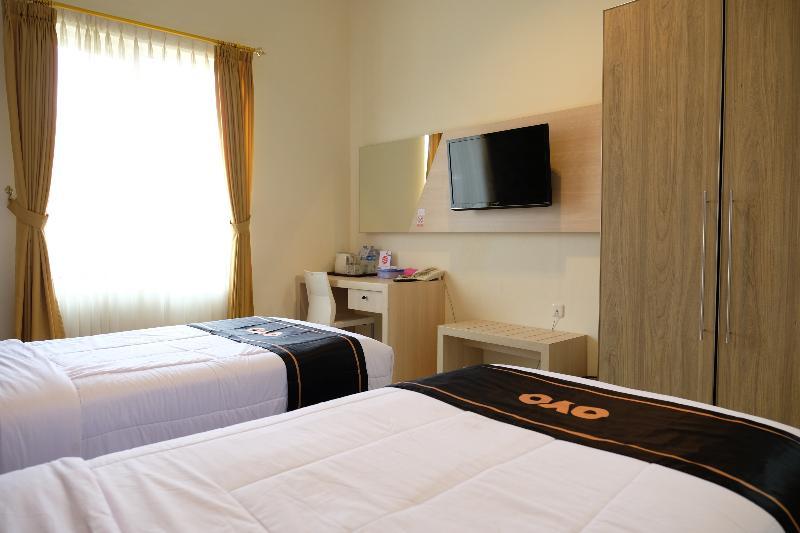 Oyo 1616 Hotel Central City 2 Tanjung Pandan Dış mekan fotoğraf
