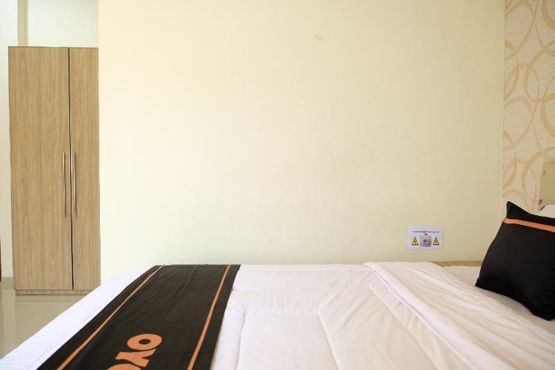 Oyo 1616 Hotel Central City 2 Tanjung Pandan Dış mekan fotoğraf