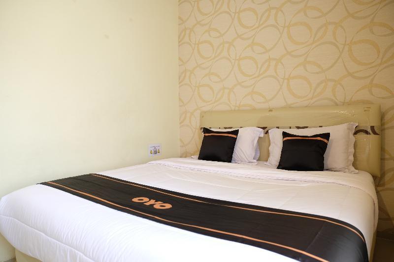 Oyo 1616 Hotel Central City 2 Tanjung Pandan Dış mekan fotoğraf