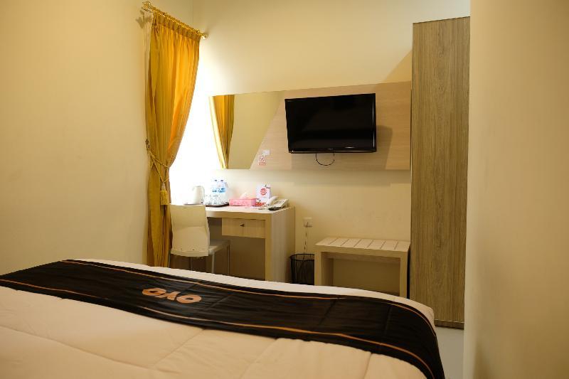 Oyo 1616 Hotel Central City 2 Tanjung Pandan Dış mekan fotoğraf