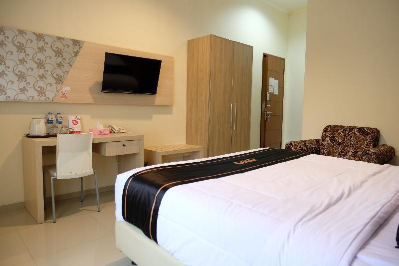 Oyo 1616 Hotel Central City 2 Tanjung Pandan Dış mekan fotoğraf